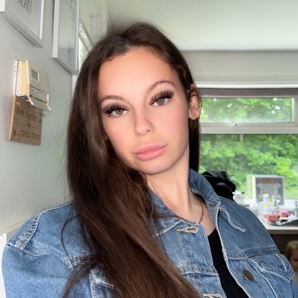 Meet your Posher, Chloe - Picture 1 of 1